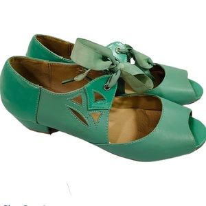 Chelsea Crew Pastel Green Ribbon Tie Heels